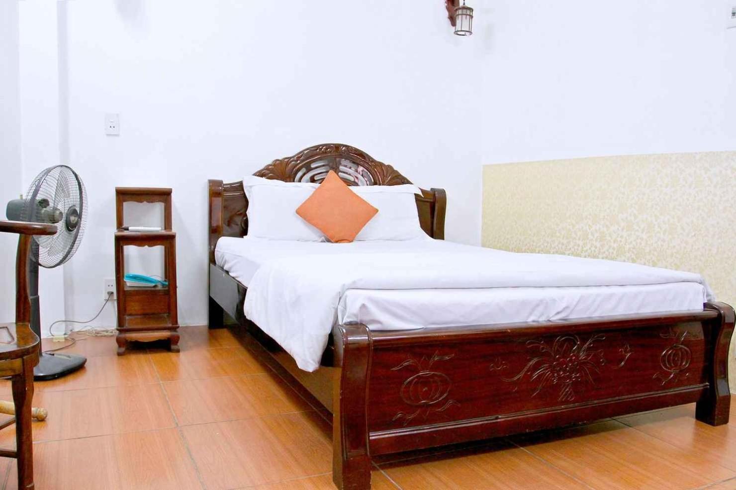 Hoang Cuong Hotel 15 Nguyen Thai Hoc Hanoi Exterior photo
