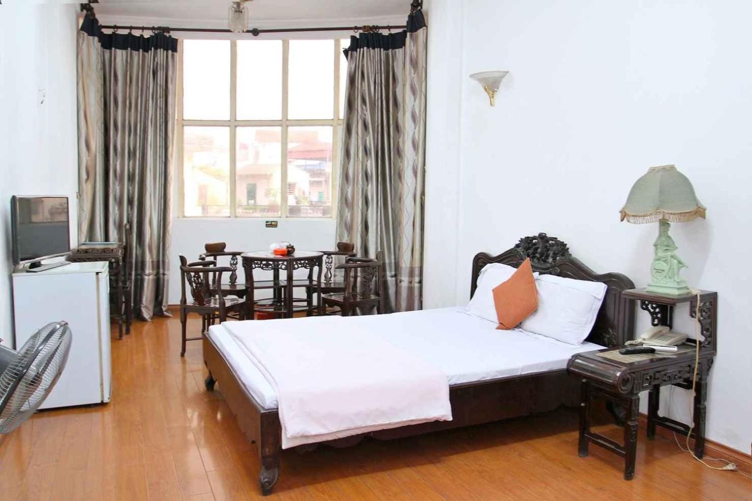 Hoang Cuong Hotel 15 Nguyen Thai Hoc Hanoi Exterior photo