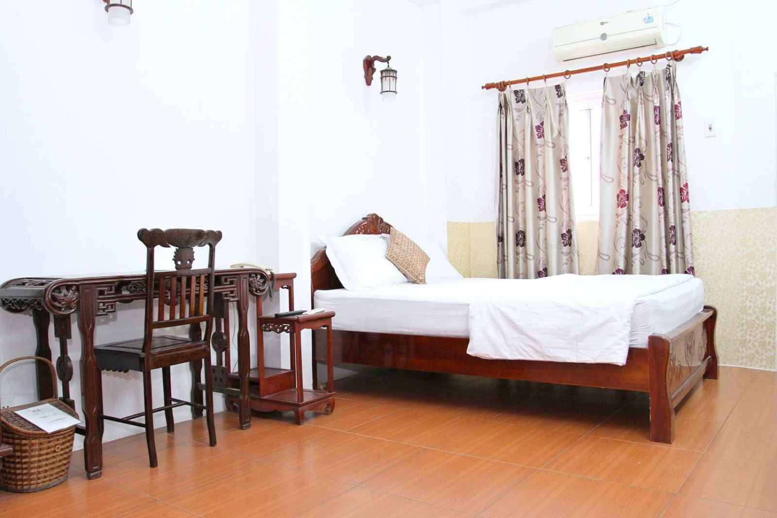 Hoang Cuong Hotel 15 Nguyen Thai Hoc Hanoi Exterior photo