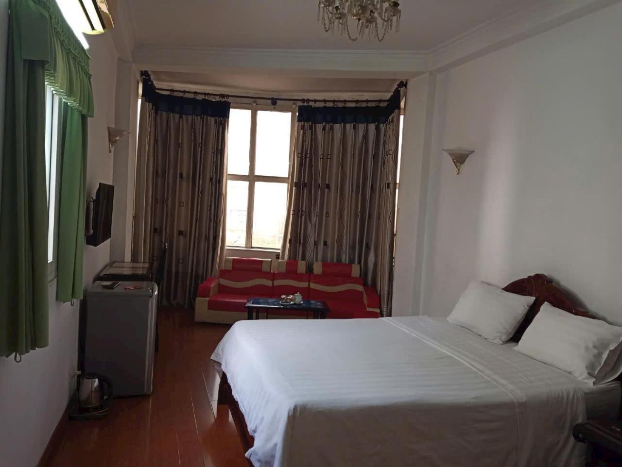 Hoang Cuong Hotel 15 Nguyen Thai Hoc Hanoi Exterior photo