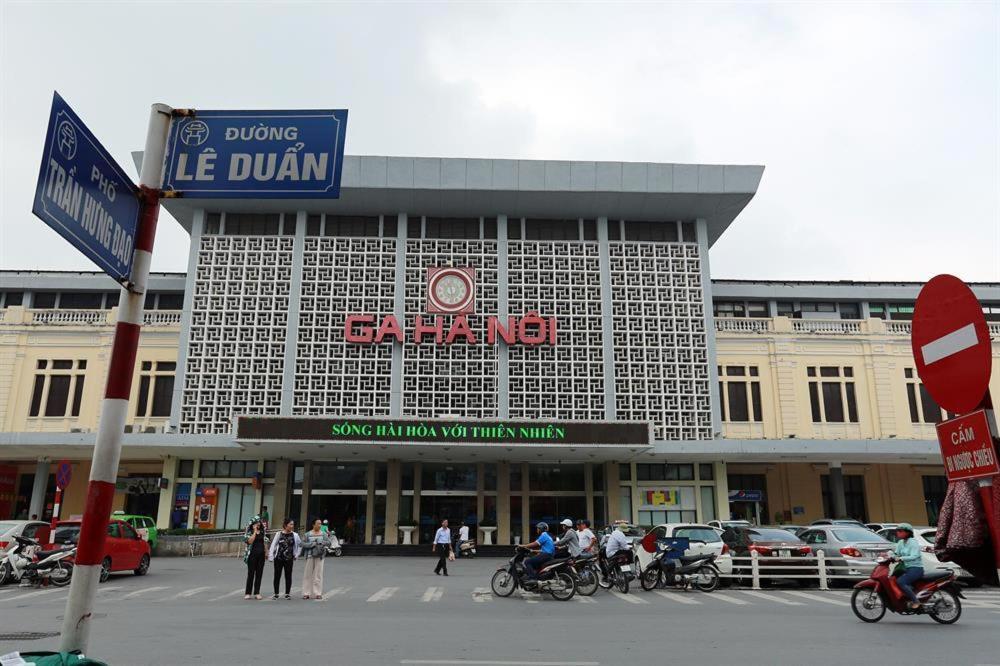 Hoang Cuong Hotel 15 Nguyen Thai Hoc Hanoi Exterior photo